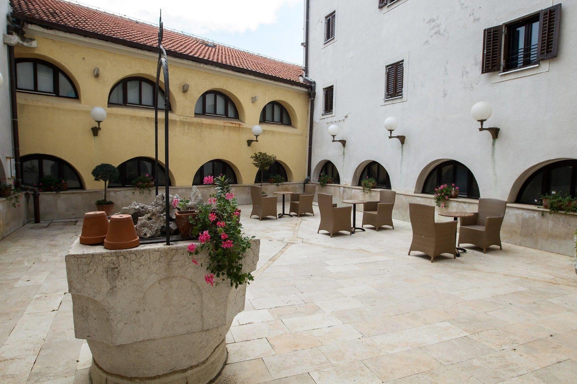 Hotel Kastel Crikvenica Exterior foto